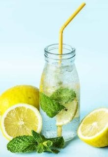 Zitrone
Wasser mit Zitrone